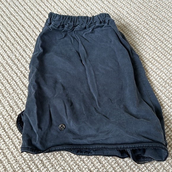 Lululemon 2.5” Short - Picture 5 of 5